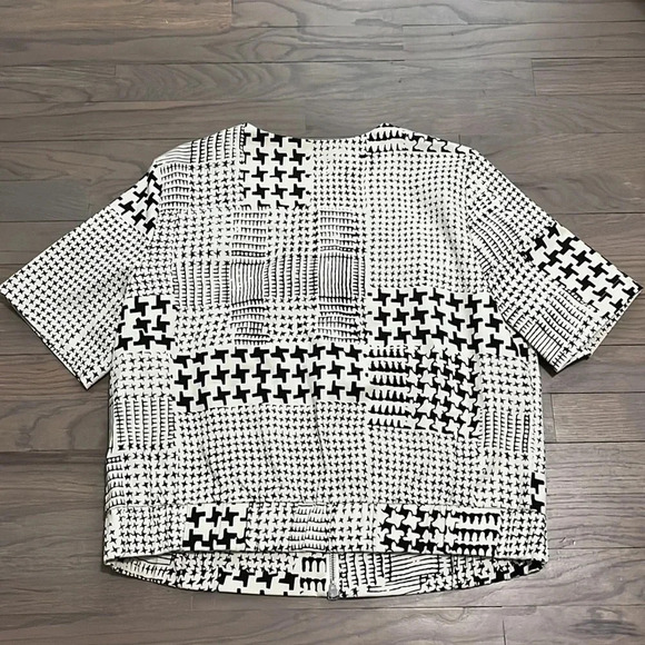 CAbi Short Sleeve Zip Jacket Ivory Black Size Medium. Excellent condition! - Picture 8 of 10